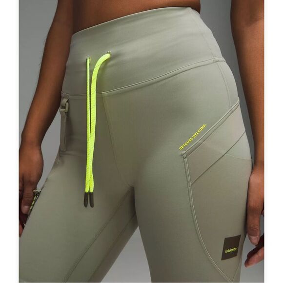 Lululemon Cargo Super-High-Rise Hiking Short 8" size 4 - Picture 3 of 7